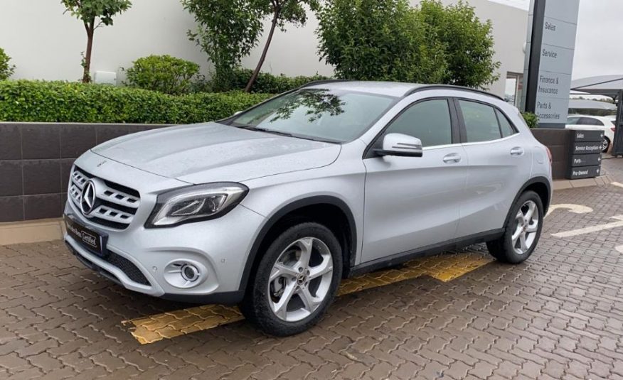 Mercedes-Benz GLA 200 (A)